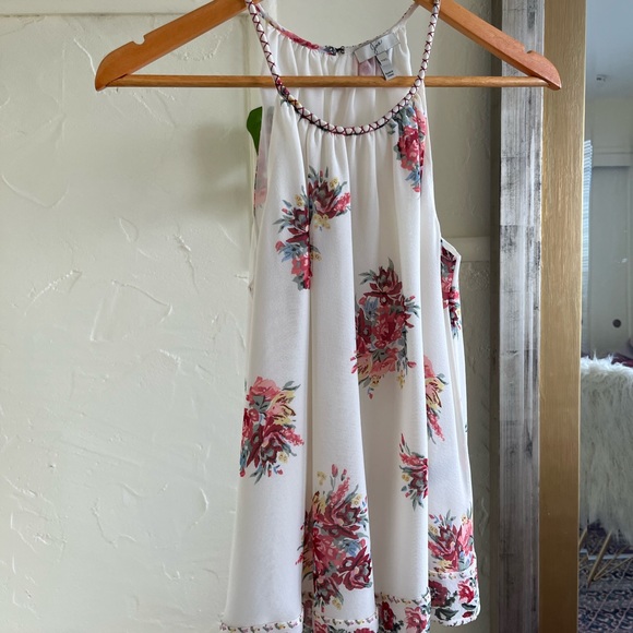 Beautiful Joie top with floral design - Picture 8 of 14